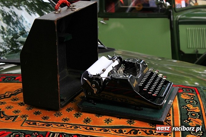 Zdjęcie w galerii na portalu naszraciborz.pl: Miłośnicy zabytkowych pojazdów spotkali się przy Pałacu w Wojnowicach wiadomości z regionu