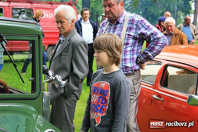 Zdjęcie w galerii na portalu naszraciborz.pl: Miłośnicy zabytkowych pojazdów spotkali się przy Pałacu w Wojnowicach wiadomości z regionu