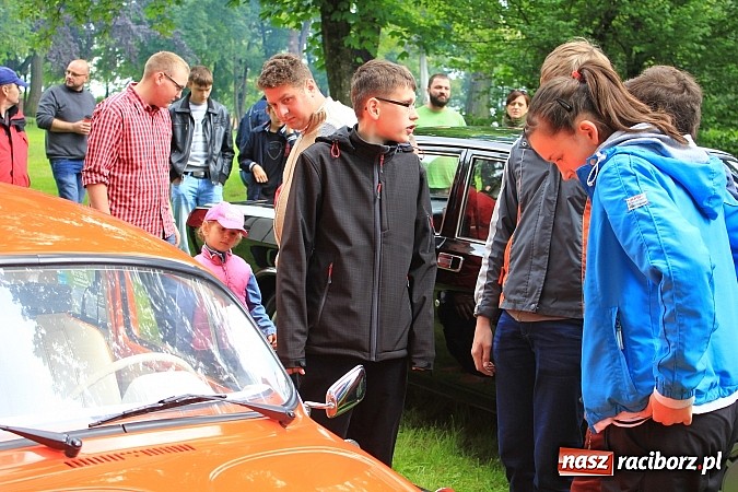 Zdjęcie w galerii na portalu naszraciborz.pl: Miłośnicy zabytkowych pojazdów spotkali się przy Pałacu w Wojnowicach wiadomości z regionu
