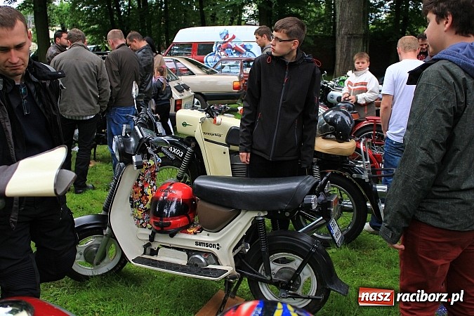 Zdjęcie w galerii na portalu naszraciborz.pl: Miłośnicy zabytkowych pojazdów spotkali się przy Pałacu w Wojnowicach wiadomości z regionu