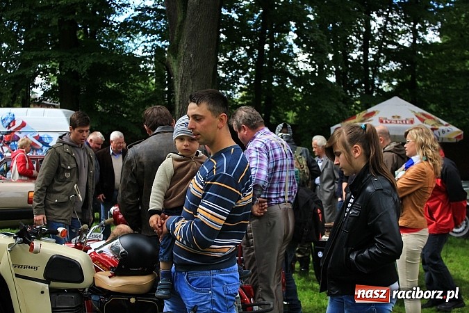 Zdjęcie w galerii na portalu naszraciborz.pl: Miłośnicy zabytkowych pojazdów spotkali się przy Pałacu w Wojnowicach wiadomości z regionu
