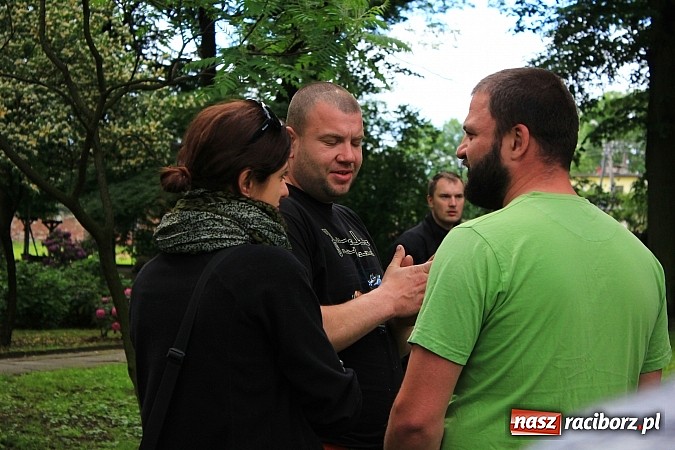 Zdjęcie w galerii na portalu naszraciborz.pl: Miłośnicy zabytkowych pojazdów spotkali się przy Pałacu w Wojnowicach wiadomości z regionu