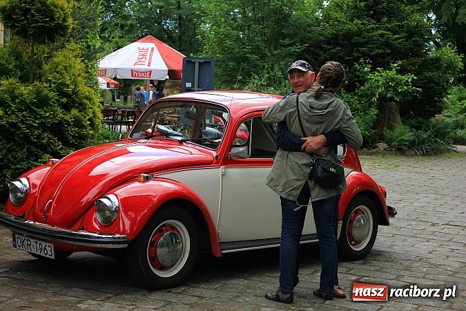 Zdjęcie w galerii na portalu naszraciborz.pl: Miłośnicy zabytkowych pojazdów spotkali się przy Pałacu w Wojnowicach wiadomości z regionu