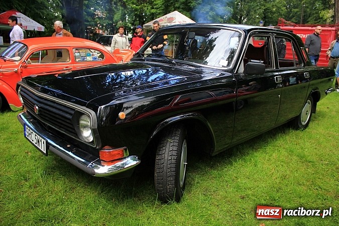 Zdjęcie w galerii na portalu naszraciborz.pl: Miłośnicy zabytkowych pojazdów spotkali się przy Pałacu w Wojnowicach wiadomości z regionu