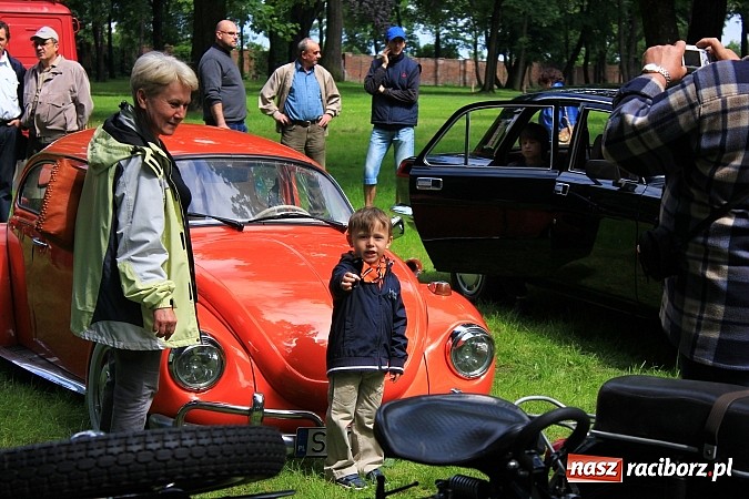 Zdjęcie w galerii na portalu naszraciborz.pl: Miłośnicy zabytkowych pojazdów spotkali się przy Pałacu w Wojnowicach wiadomości z regionu