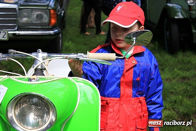 Zdjęcie w galerii na portalu naszraciborz.pl: Miłośnicy zabytkowych pojazdów spotkali się przy Pałacu w Wojnowicach wiadomości z regionu