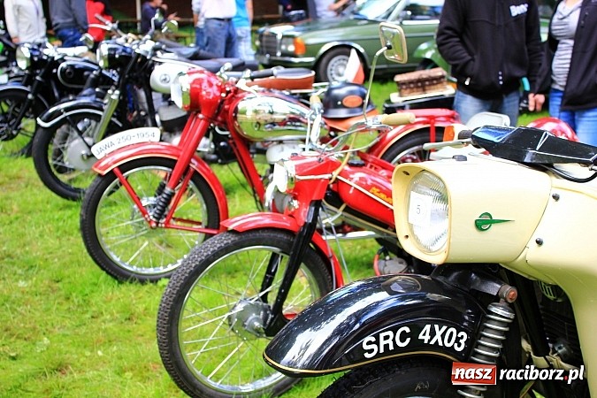 Zdjęcie w galerii na portalu naszraciborz.pl: Miłośnicy zabytkowych pojazdów spotkali się przy Pałacu w Wojnowicach wiadomości z regionu