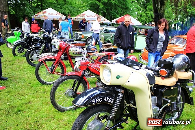 Zdjęcie w galerii na portalu naszraciborz.pl: Miłośnicy zabytkowych pojazdów spotkali się przy Pałacu w Wojnowicach wiadomości z regionu