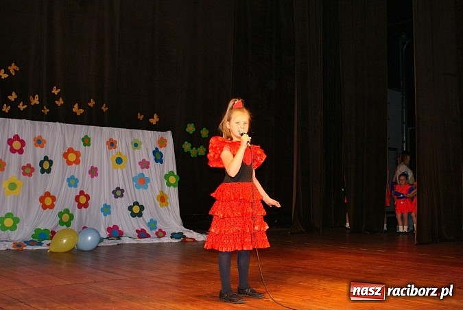 Zdjęcie w galerii na portalu naszraciborz.pl: Dzień Dziecka z Kubusiem Puchatkiem w Kuźni Raciborskiej wiadomości z regionu