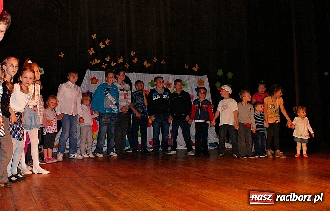 Zdjęcie w galerii na portalu naszraciborz.pl: Dzień Dziecka z Kubusiem Puchatkiem w Kuźni Raciborskiej wiadomości z regionu