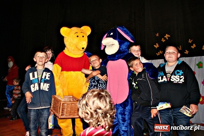 Zdjęcie w galerii na portalu naszraciborz.pl: Dzień Dziecka z Kubusiem Puchatkiem w Kuźni Raciborskiej wiadomości z regionu