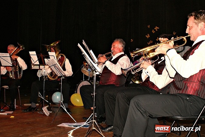 Zdjęcie w galerii na portalu naszraciborz.pl: Dzień Dziecka z Kubusiem Puchatkiem w Kuźni Raciborskiej wiadomości z regionu