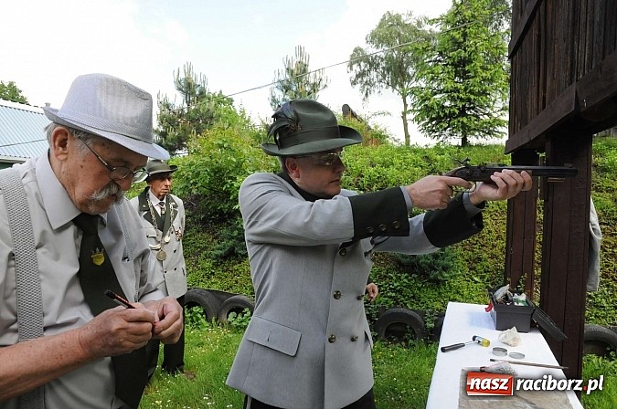 Zdjęcie w galerii na portalu naszraciborz.pl: Strzelanie królewskie 2013. Kazimierz Domasik nowym raciborskim królem kurkowym wiadomości z regionu