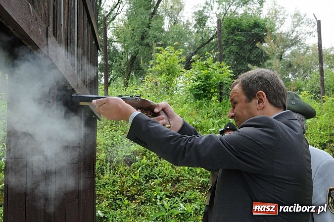 Zdjęcie w galerii na portalu naszraciborz.pl: Strzelanie królewskie 2013. Kazimierz Domasik nowym raciborskim królem kurkowym wiadomości z regionu