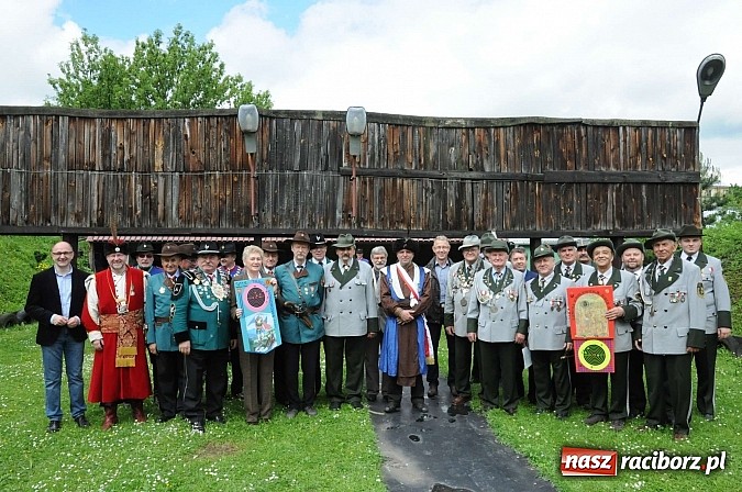 Zdjęcie w galerii na portalu naszraciborz.pl: Strzelanie królewskie 2013. Kazimierz Domasik nowym raciborskim królem kurkowym wiadomości z regionu
