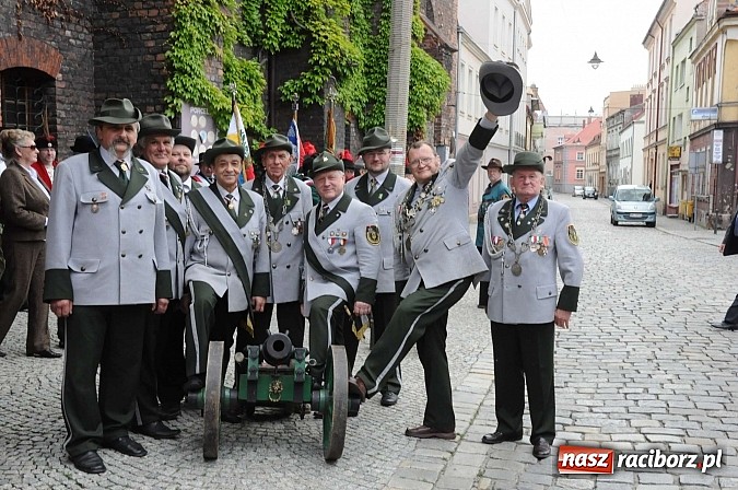 Zdjęcie w galerii na portalu naszraciborz.pl: Strzelanie królewskie 2013. Kazimierz Domasik nowym raciborskim królem kurkowym wiadomości z regionu