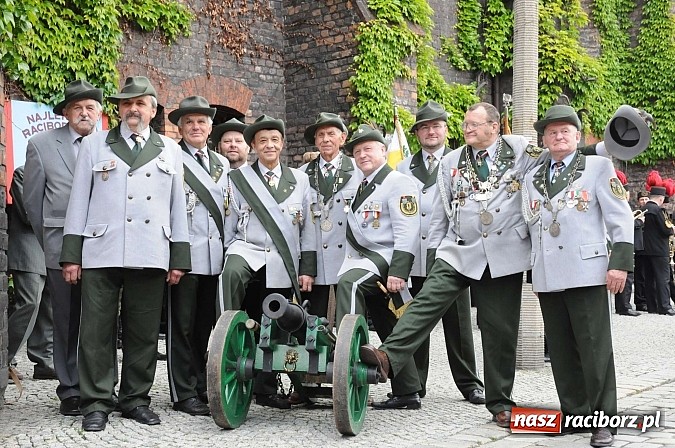 Zdjęcie w galerii na portalu naszraciborz.pl: Strzelanie królewskie 2013. Kazimierz Domasik nowym raciborskim królem kurkowym wiadomości z regionu