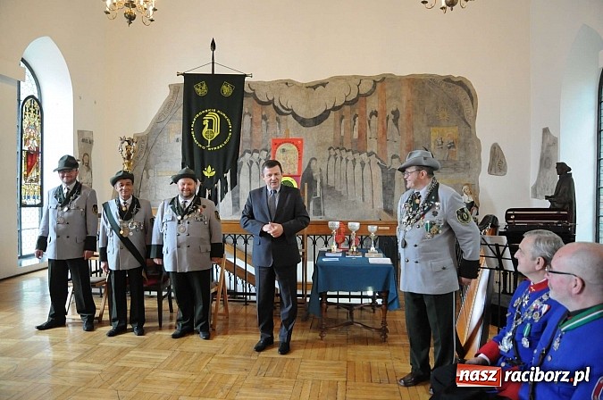 Zdjęcie w galerii na portalu naszraciborz.pl: Strzelanie królewskie 2013. Kazimierz Domasik nowym raciborskim królem kurkowym wiadomości z regionu