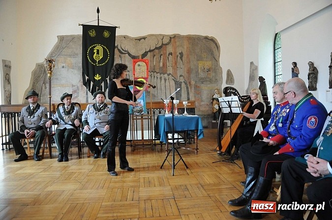 Zdjęcie w galerii na portalu naszraciborz.pl: Strzelanie królewskie 2013. Kazimierz Domasik nowym raciborskim królem kurkowym wiadomości z regionu