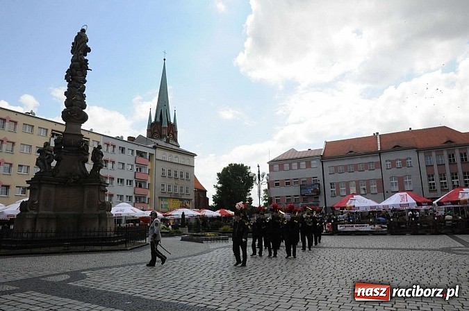 Zdjęcie w galerii na portalu naszraciborz.pl: Strzelanie królewskie 2013. Kazimierz Domasik nowym raciborskim królem kurkowym wiadomości z regionu