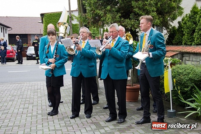 Zdjęcie w galerii na portalu naszraciborz.pl: Prymicje ks. Tomasza Kozy SDS w Sudole wiadomości z regionu