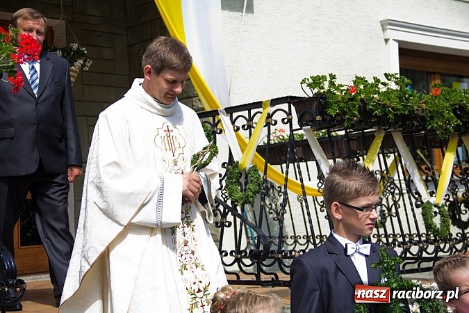 Zdjęcie w galerii na portalu naszraciborz.pl: Prymicje ks. Tomasza Kozy SDS w Sudole wiadomości z regionu