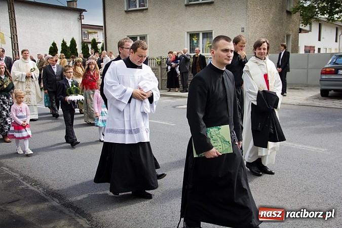 Zdjęcie w galerii na portalu naszraciborz.pl: Prymicje ks. Tomasza Kozy SDS w Sudole wiadomości z regionu