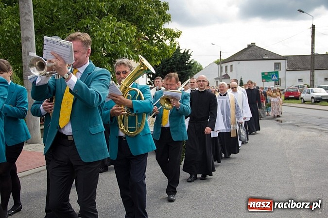 Zdjęcie w galerii na portalu naszraciborz.pl: Prymicje ks. Tomasza Kozy SDS w Sudole wiadomości z regionu