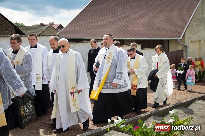 Zdjęcie w galerii na portalu naszraciborz.pl: Prymicje ks. Tomasza Kozy SDS w Sudole wiadomości z regionu