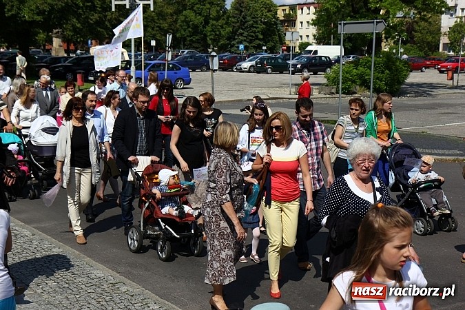 Zdjęcie w galerii na portalu naszraciborz.pl: Raciborski Marsz dla Życia i Rodziny wiadomości z regionu