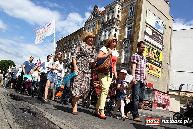 Zdjęcie w galerii na portalu naszraciborz.pl: Raciborski Marsz dla Życia i Rodziny wiadomości z regionu