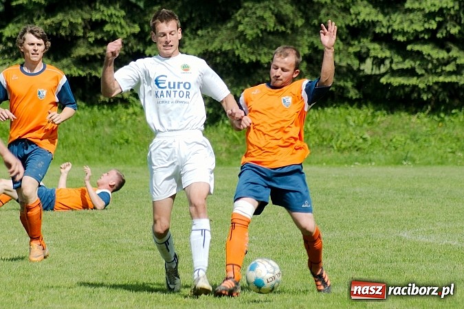 Zdjęcie w galerii na portalu naszraciborz.pl: Emocjonujący pojedynek w Gamowie. Owsiszcze górą wiadomości z regionu