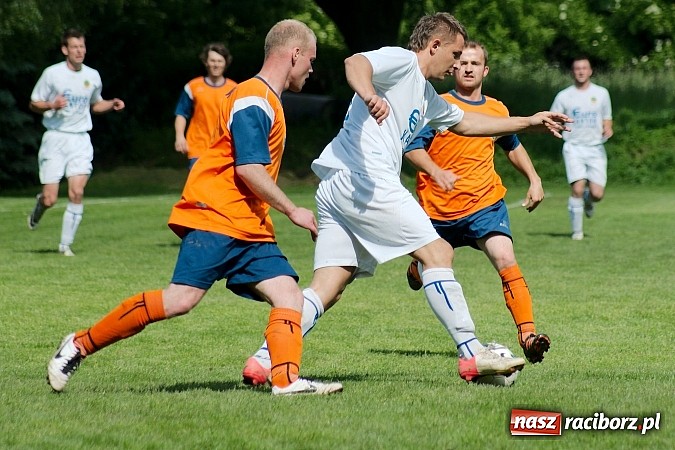Zdjęcie w galerii na portalu naszraciborz.pl: Emocjonujący pojedynek w Gamowie. Owsiszcze górą wiadomości z regionu