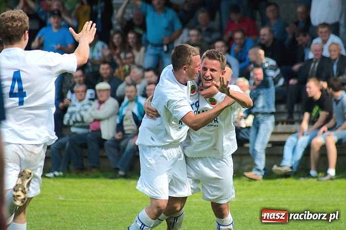 Zdjęcie w galerii na portalu naszraciborz.pl: Emocjonujący pojedynek w Gamowie. Owsiszcze górą wiadomości z regionu