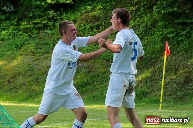 Zdjęcie w galerii na portalu naszraciborz.pl: Emocjonujący pojedynek w Gamowie. Owsiszcze górą wiadomości z regionu