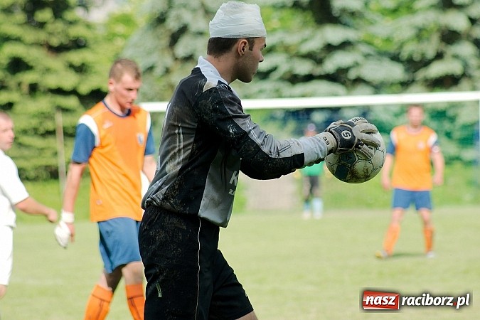 Zdjęcie w galerii na portalu naszraciborz.pl: Emocjonujący pojedynek w Gamowie. Owsiszcze górą wiadomości z regionu