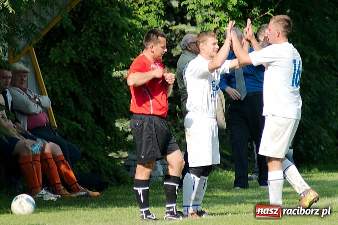 Zdjęcie w galerii na portalu naszraciborz.pl: Emocjonujący pojedynek w Gamowie. Owsiszcze górą wiadomości z regionu