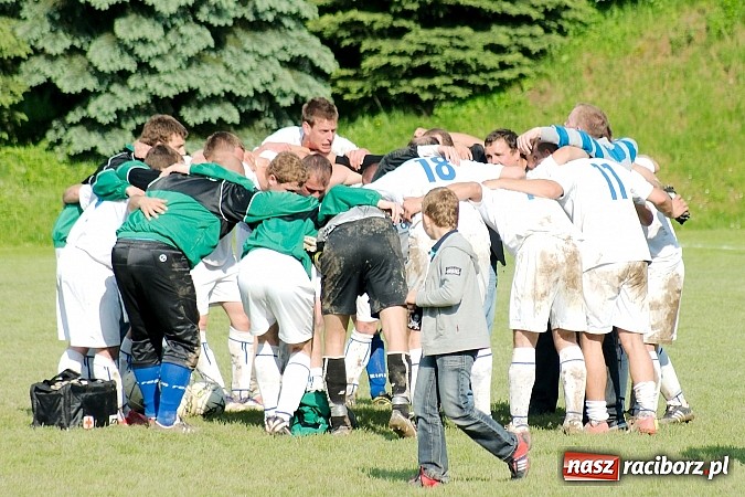 Zdjęcie w galerii na portalu naszraciborz.pl: Emocjonujący pojedynek w Gamowie. Owsiszcze górą wiadomości z regionu
