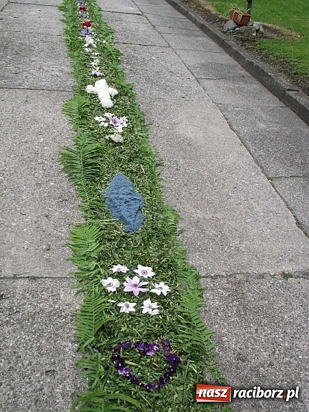 Zdjęcie w galerii na portalu naszraciborz.pl: Boże Ciało – ostoja tradycji w nowoczesnych czasach wiadomości z regionu