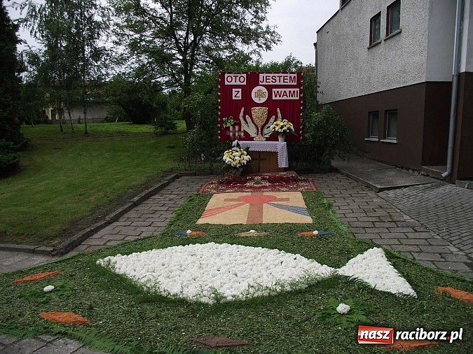 Zdjęcie w galerii na portalu naszraciborz.pl: Boże Ciało – ostoja tradycji w nowoczesnych czasach wiadomości z regionu
