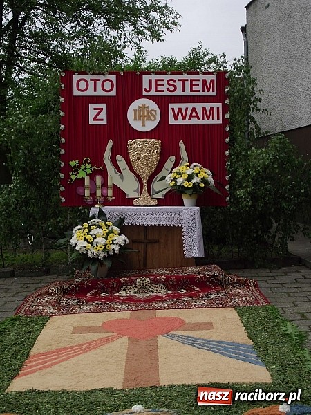 Zdjęcie w galerii na portalu naszraciborz.pl: Boże Ciało – ostoja tradycji w nowoczesnych czasach wiadomości z regionu