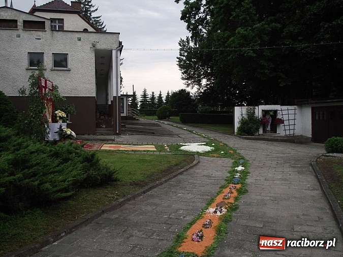 Zdjęcie w galerii na portalu naszraciborz.pl: Boże Ciało – ostoja tradycji w nowoczesnych czasach wiadomości z regionu