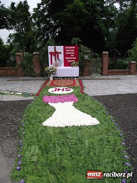 Zdjęcie w galerii na portalu naszraciborz.pl: Boże Ciało – ostoja tradycji w nowoczesnych czasach wiadomości z regionu