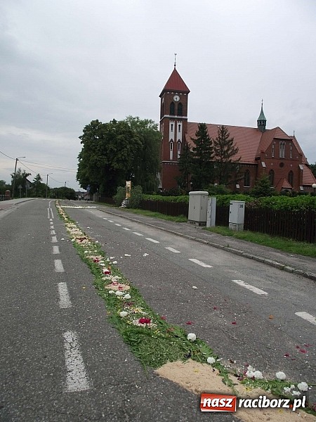 Zdjęcie w galerii na portalu naszraciborz.pl: Boże Ciało – ostoja tradycji w nowoczesnych czasach wiadomości z regionu