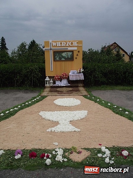 Zdjęcie w galerii na portalu naszraciborz.pl: Boże Ciało – ostoja tradycji w nowoczesnych czasach wiadomości z regionu