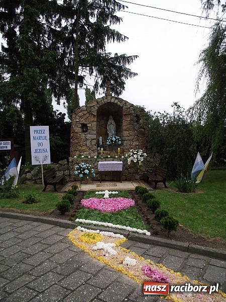 Zdjęcie w galerii na portalu naszraciborz.pl: Boże Ciało – ostoja tradycji w nowoczesnych czasach wiadomości z regionu