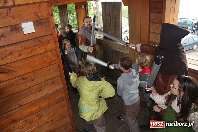 Zdjęcie w galerii na portalu naszraciborz.pl: Drużyna Racibora w grodzie Byczyna wiadomości z regionu