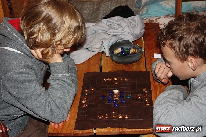 Zdjęcie w galerii na portalu naszraciborz.pl: Drużyna Racibora w grodzie Byczyna wiadomości z regionu