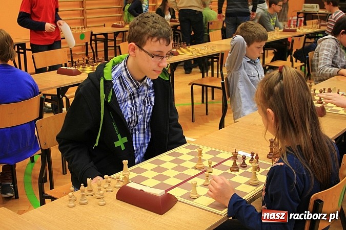 Zdjęcie w galerii na portalu naszraciborz.pl: Młodzi szachiści spotkali się w SP 13 wiadomości z regionu