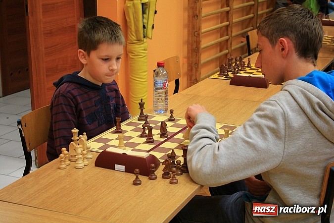 Zdjęcie w galerii na portalu naszraciborz.pl: Młodzi szachiści spotkali się w SP 13 wiadomości z regionu